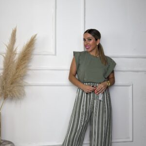 Camiseta corta tachuela